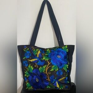 NWT. Artesanal tote bag whit top zipper